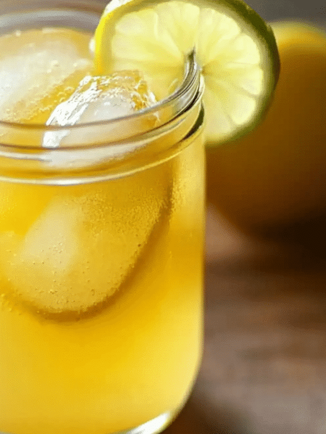 The Ultimate Guide to Weight Loss & Detox Drinks 3 Brazilian Mounjaro drink with lemon slice and ice cubes in a mason jar.